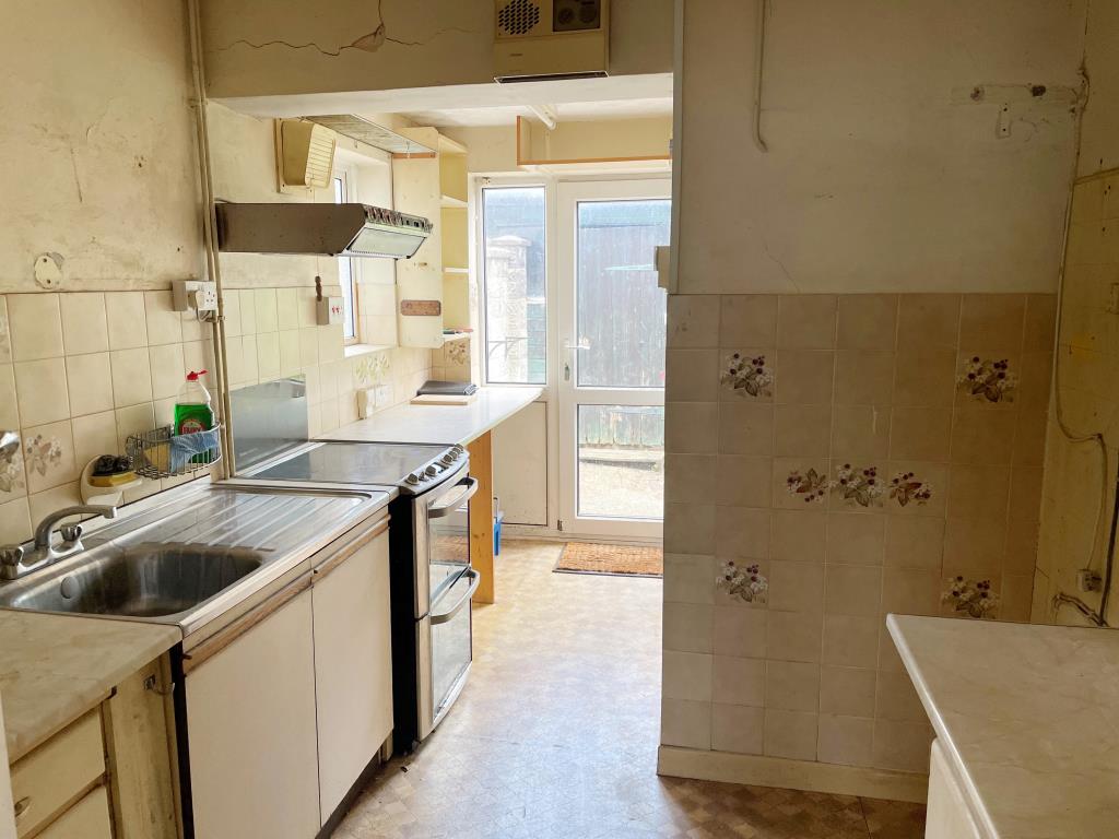 Lot: 19 - HOUSE IN NEED OF REFURBISHMENT AND REPAIR - Kitchen units with glazed door to rea garden